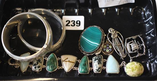 2 silver bangles, bracelet and 6 silver brooches